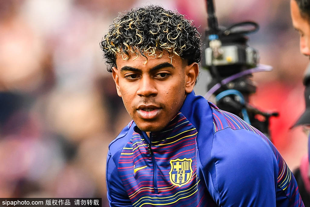 亚马尔帽子戏法引领巴萨4-1大胜黄潜，成西甲最年轻戴帽球员